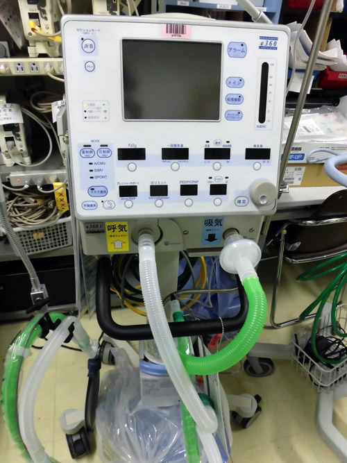 院内で使用される呼吸器の写真2