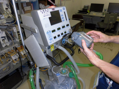 人工呼吸器の点検の写真